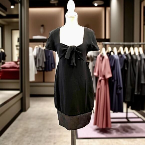 Chanel
2010 Knee-Length Dress - Picture 1 of 11